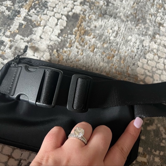 *ARTIFACT* *DISCONTINUED* Lululemon Everywhere Original Belt Bag - Picture 6 of 12